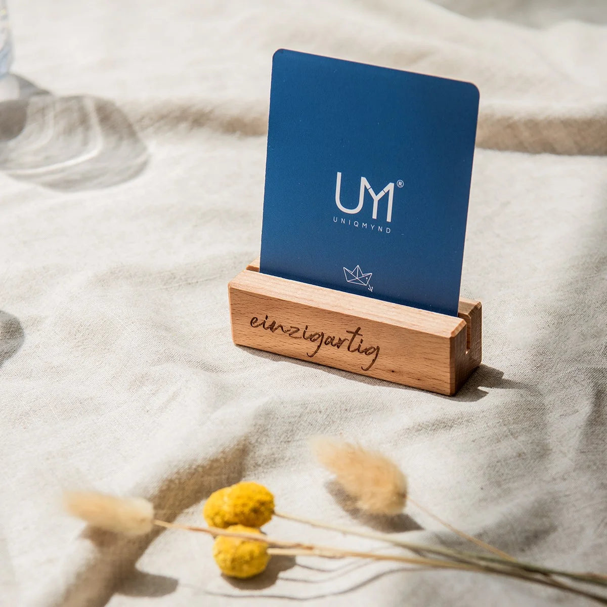 Holz -Tischaufsteller "Einzigartig" - UNIQMYND